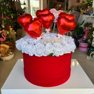 Büyük Kadife Kırmızı Kutuda Yapay Gül ve Balon Aranjmanı